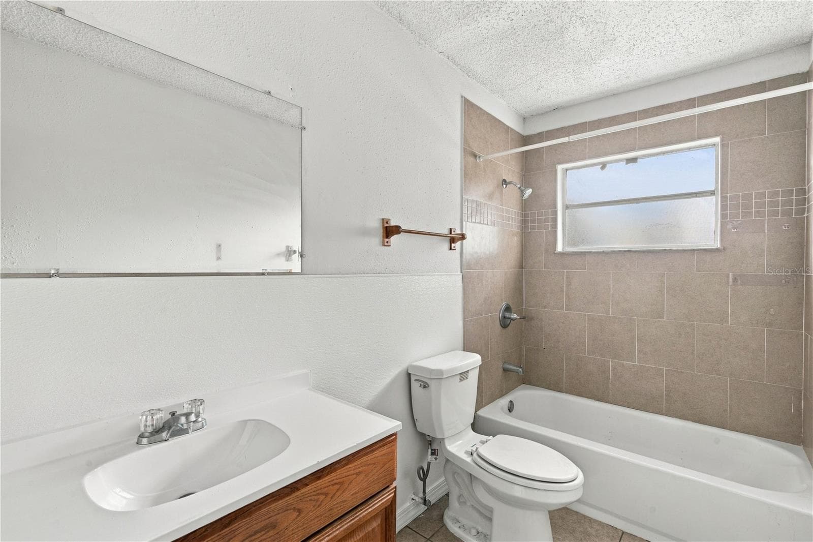 Duplex at 2461 CHESTNUT WOODS DR, LAKELAND, photo 15 of 39