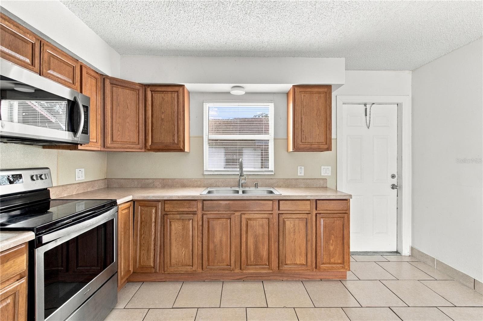 Duplex at 2461 CHESTNUT WOODS DR, LAKELAND, photo 32 of 39