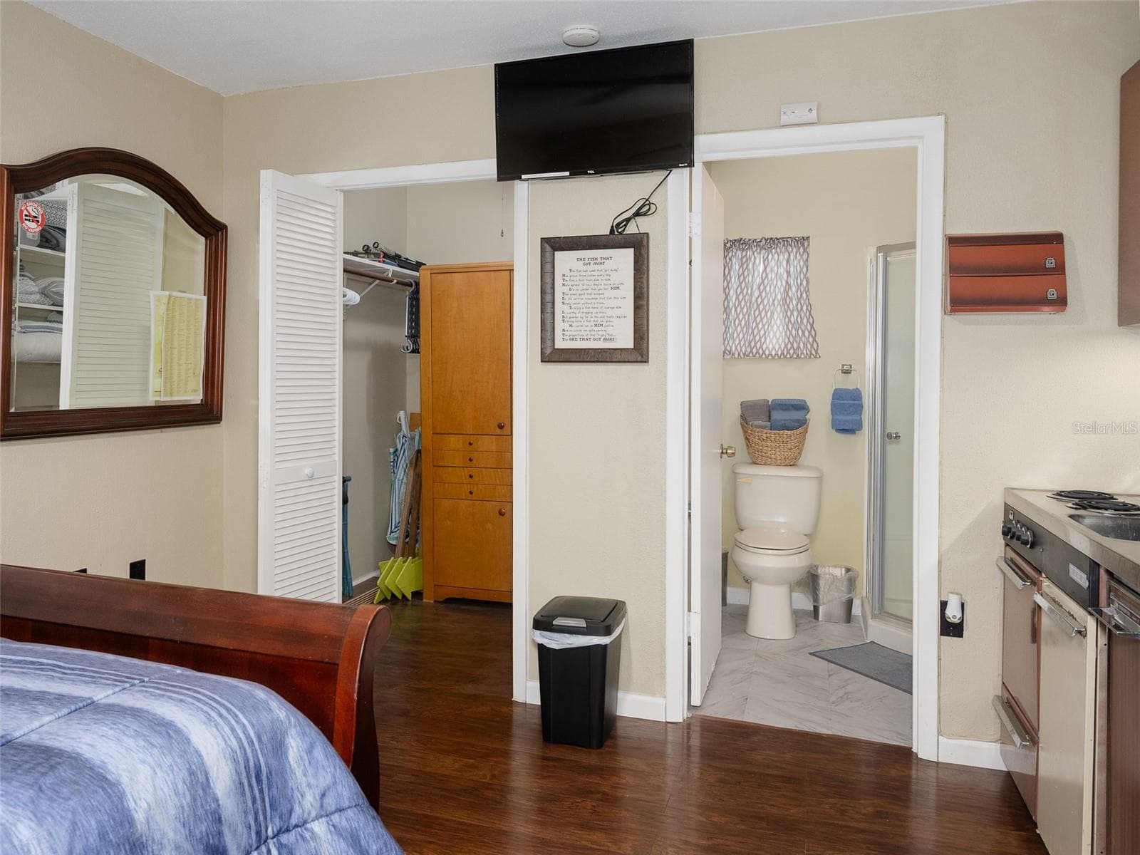 Studio Apartment with Kitchenette - 35546 CALLA CT, LEESBURG