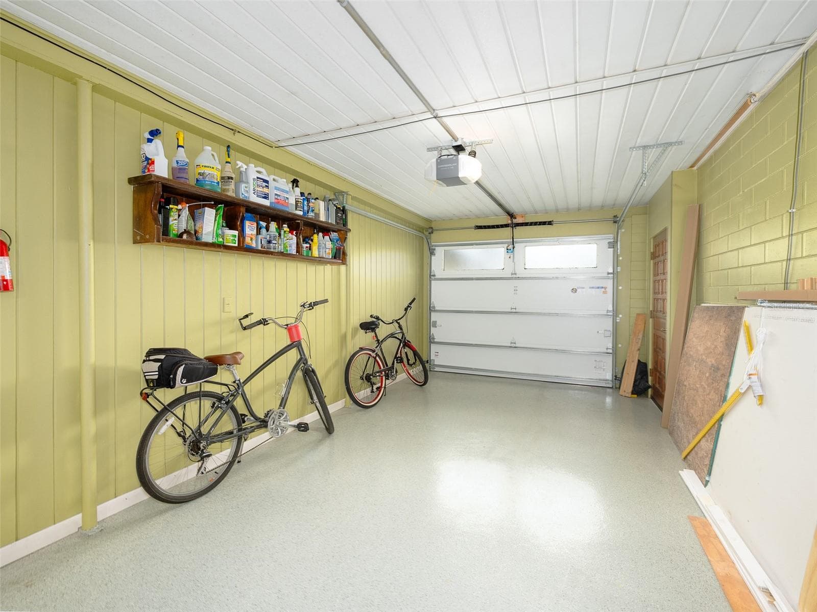 Garage - 35546 CALLA CT, LEESBURG