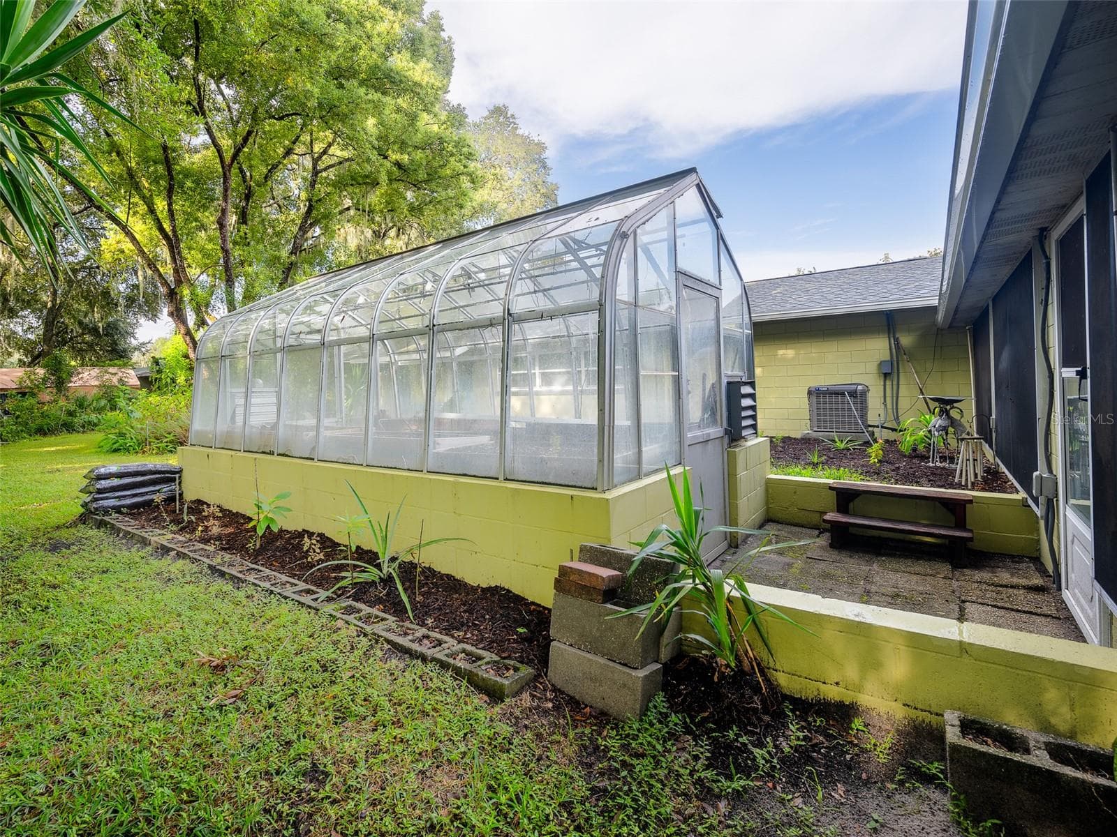 Greenhouse - 35546 CALLA CT, LEESBURG