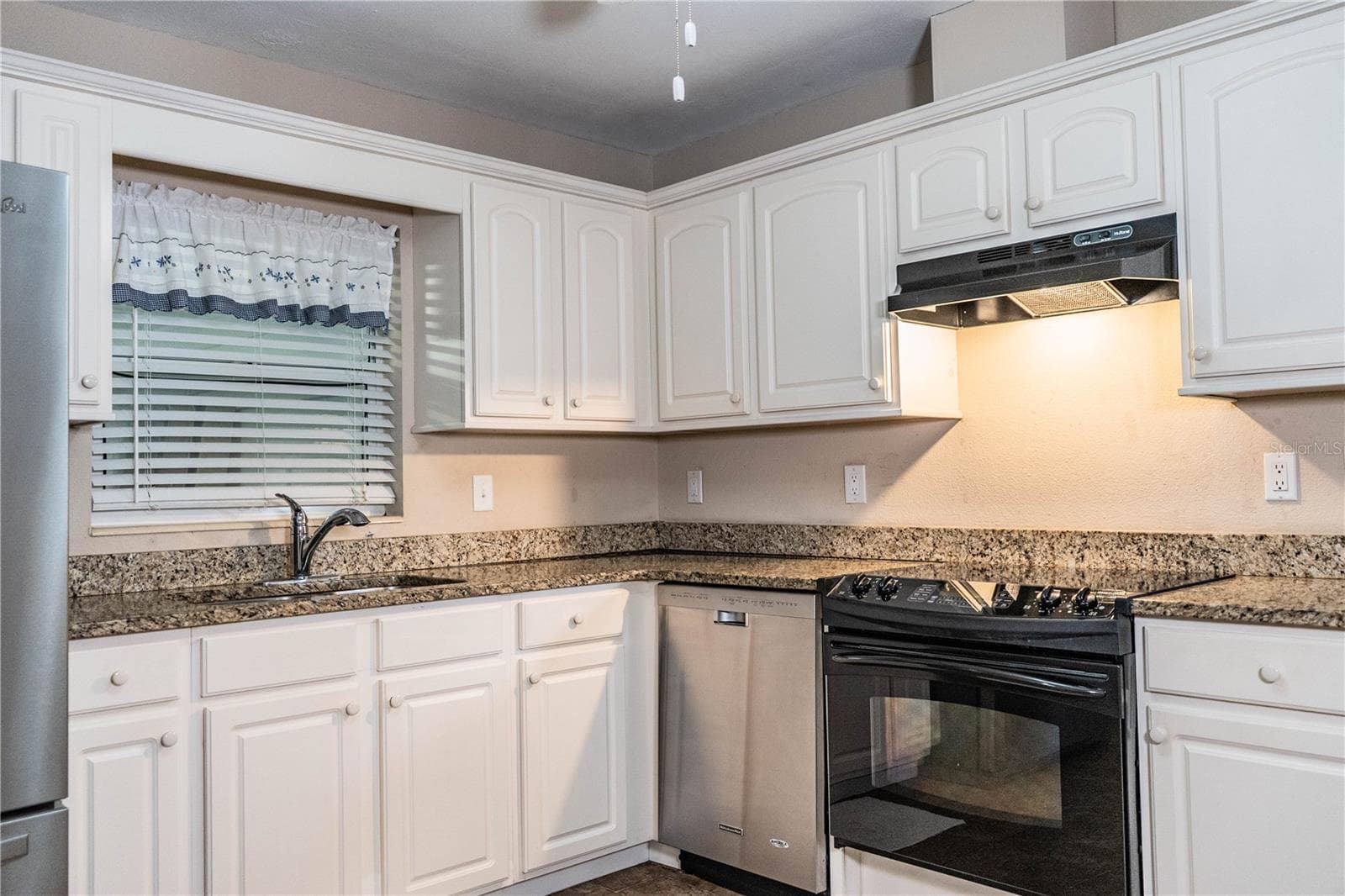 Kitchen - 975 E MANN RD, BARTOW