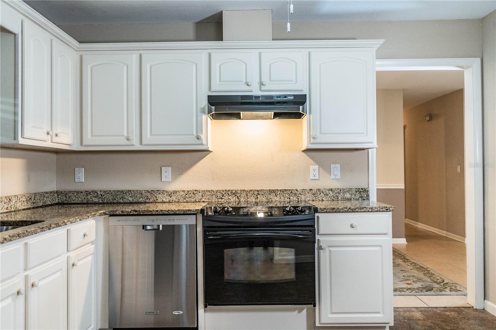 Kitchen to dining room - 975 E MANN RD, BARTOW