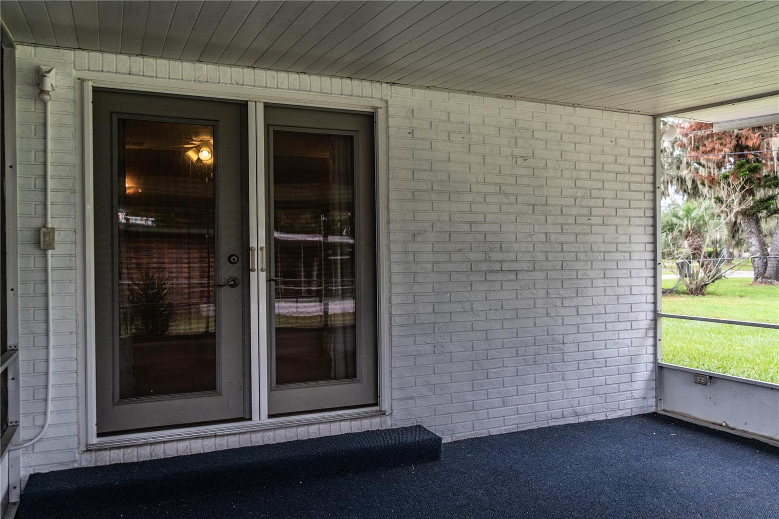 French doors from family room to porch - 975 E MANN RD, BARTOW
