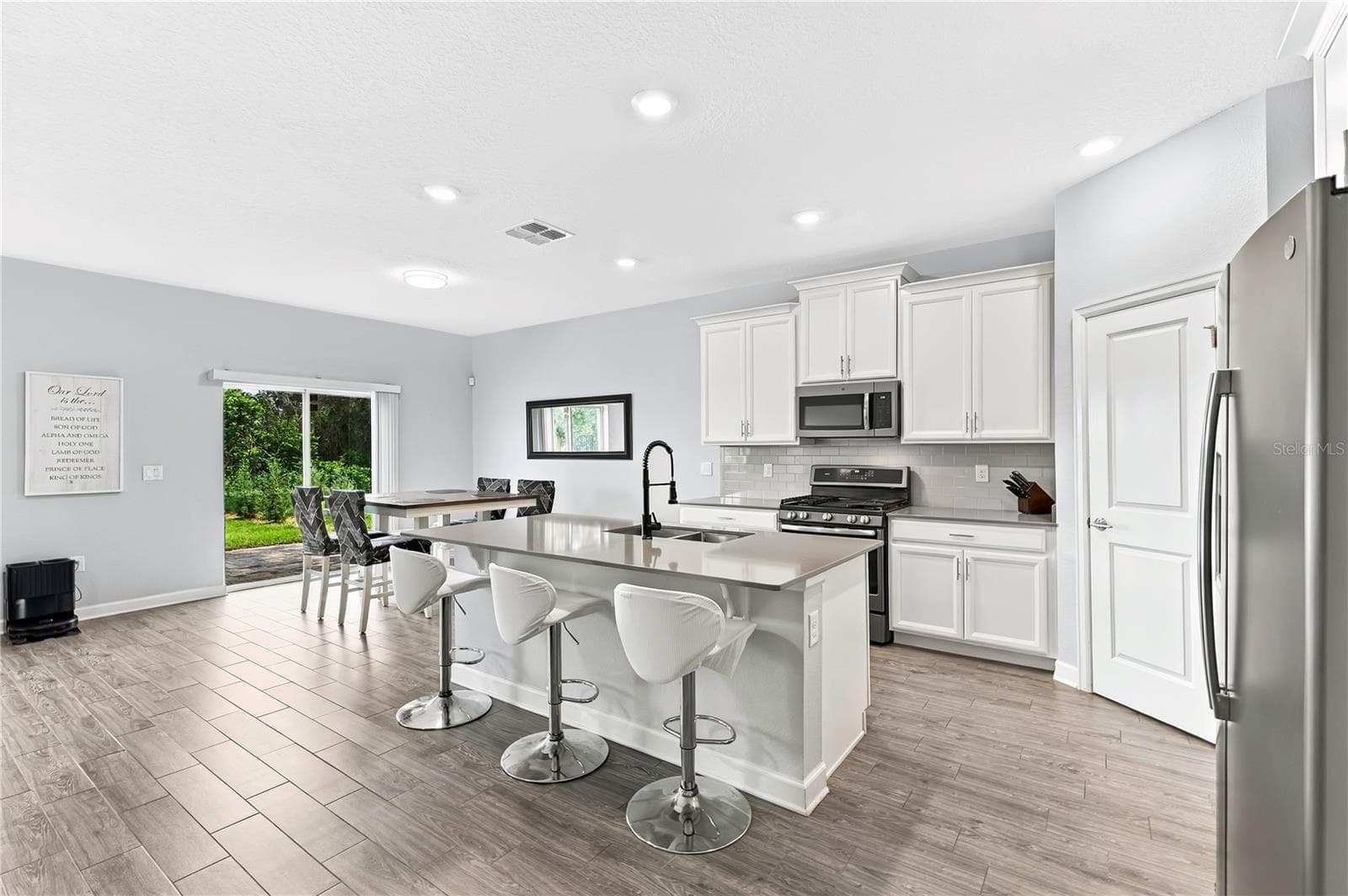 Single Family Residence at 1047 OAK BLUFF DR, DAVENPORT, photo 12 of 37