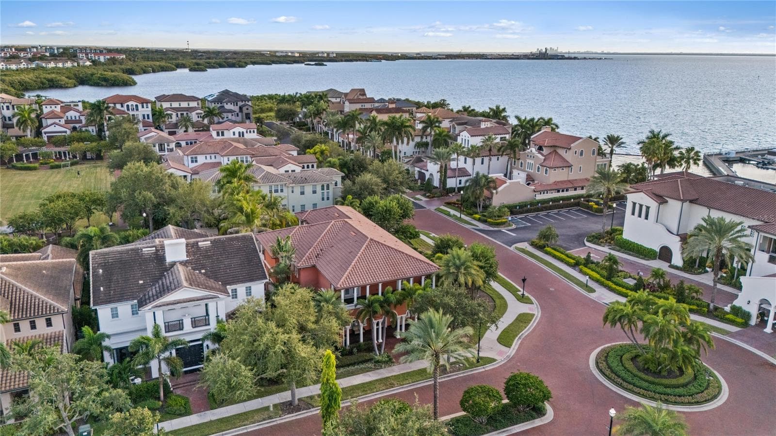 Single Family Residence at 4912 YACHT CLUB, TAMPA, photo 8 of 291
