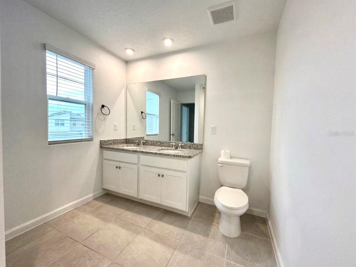 Second Bathroom uptairs - 1123 BOARDWALK PL, KISSIMMEE