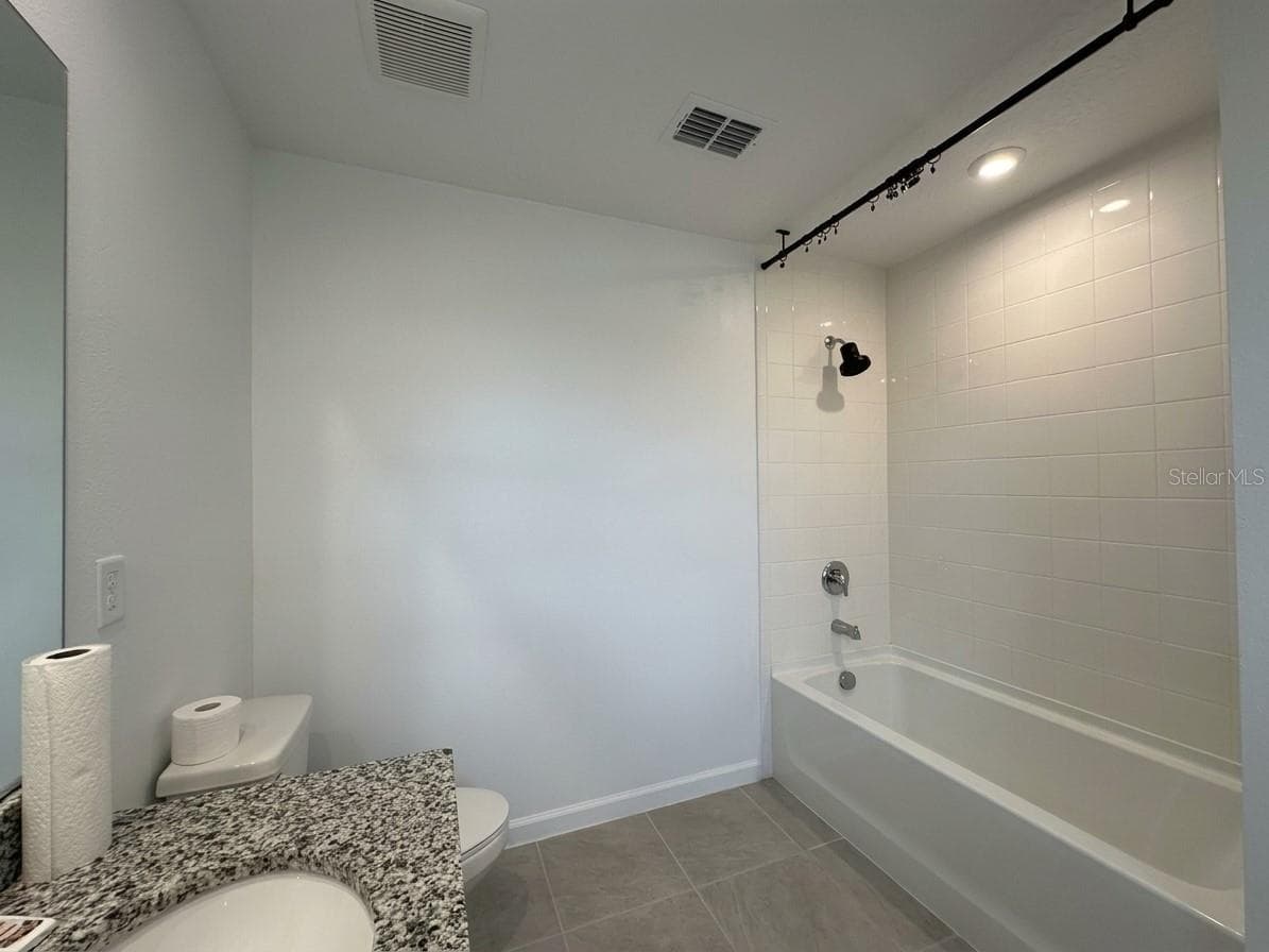 Full Bathroom upstairs - 1123 BOARDWALK PL, KISSIMMEE