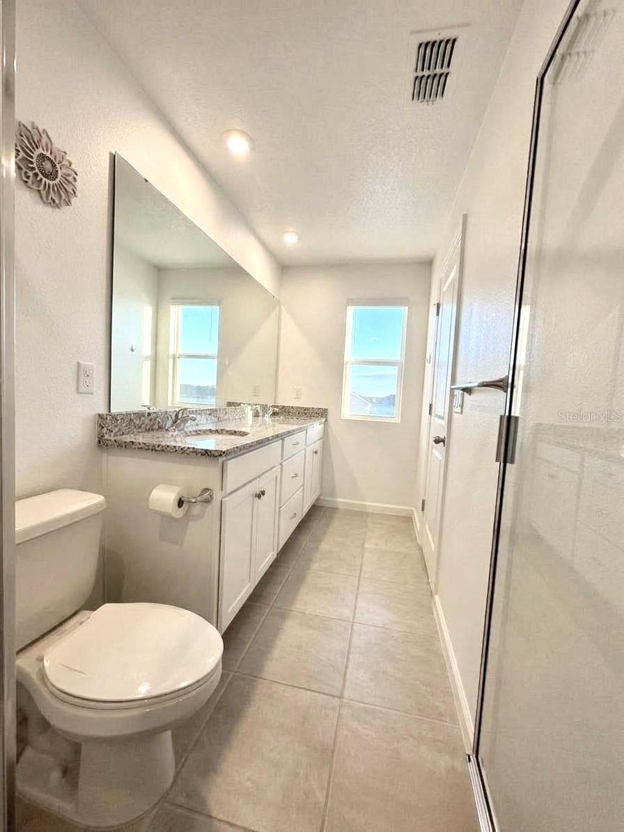 Master Bathroom Dual sinks - 1123 BOARDWALK PL, KISSIMMEE