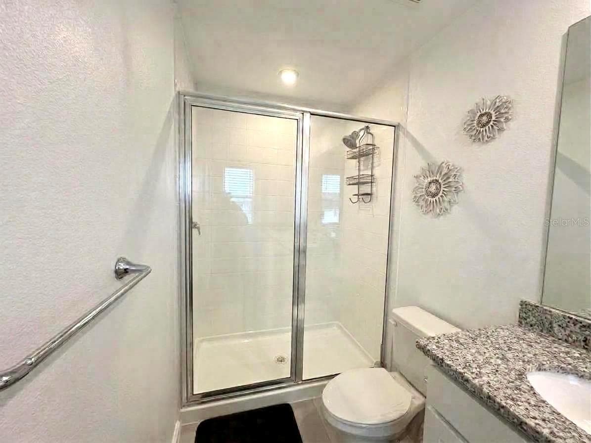 Master bathroom with granite counter top - 1123 BOARDWALK PL, KISSIMMEE