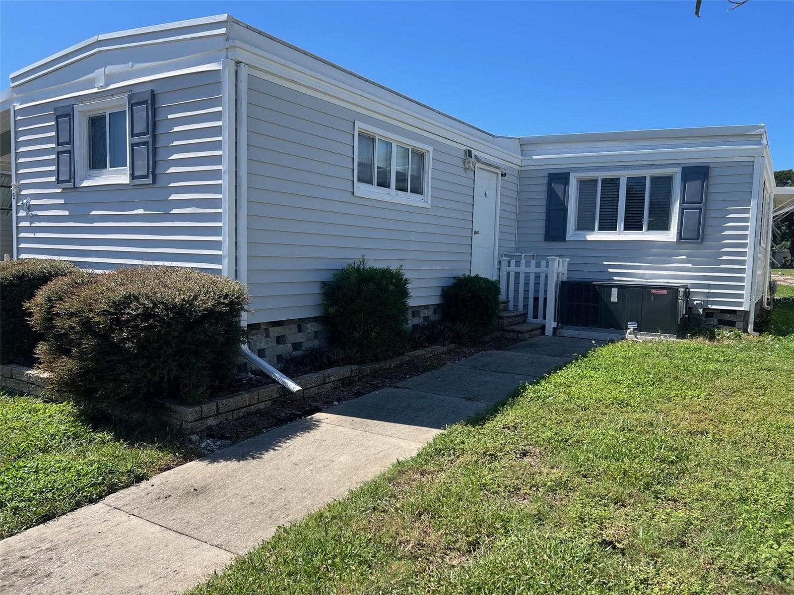 Mobile Home at 15 THATCH PALM ST E, LARGO, photo 3 of 29