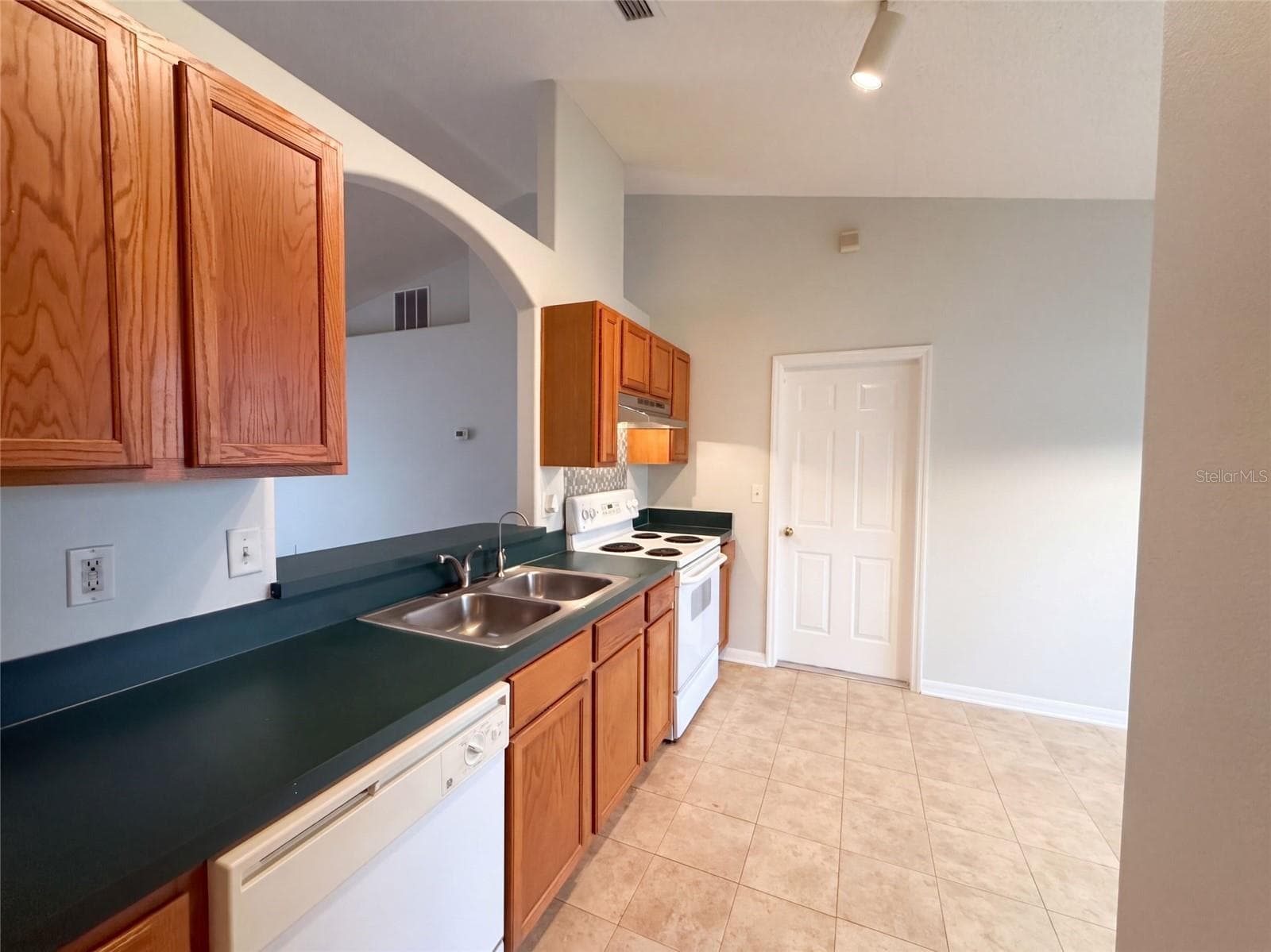 Single Family Residence at 18 ROLLAND LN, PALM COAST, photo 6 of 28