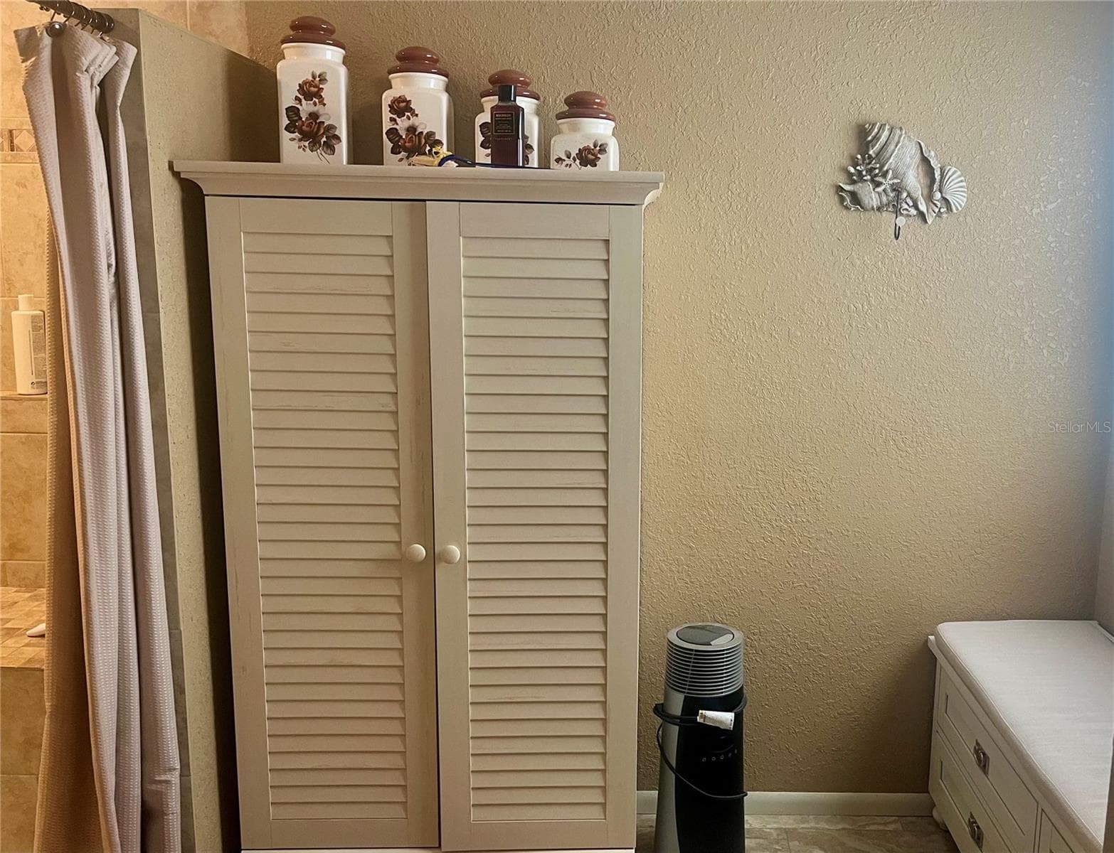 Manufactured Home at 312 MARINER DR, NORTH PORT, photo 10 of 30