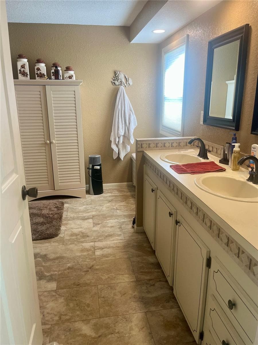 Manufactured Home at 312 MARINER DR, NORTH PORT, photo 12 of 30