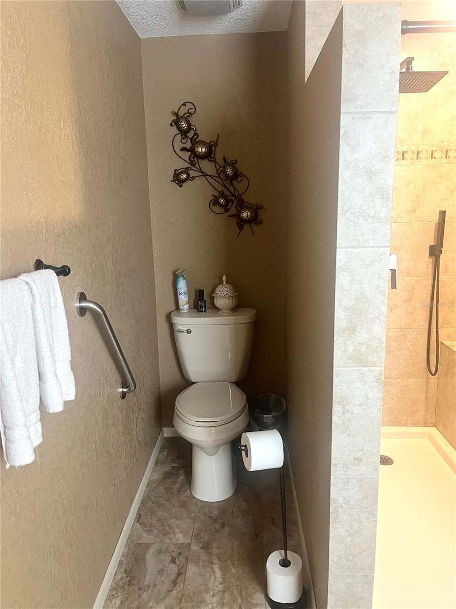 Manufactured Home at 312 MARINER DR, NORTH PORT, photo 13 of 30