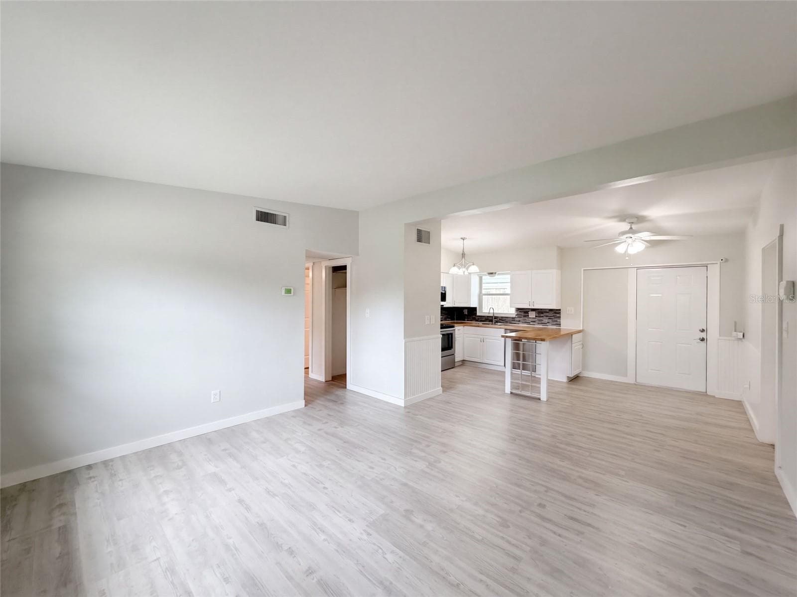 Single Family Residence at 1371 JEFFORDS ST, CLEARWATER, photo 2 of 23