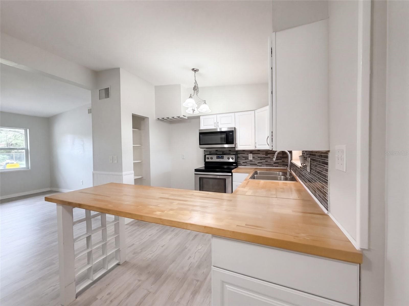 Single Family Residence at 1371 JEFFORDS ST, CLEARWATER, photo 9 of 23