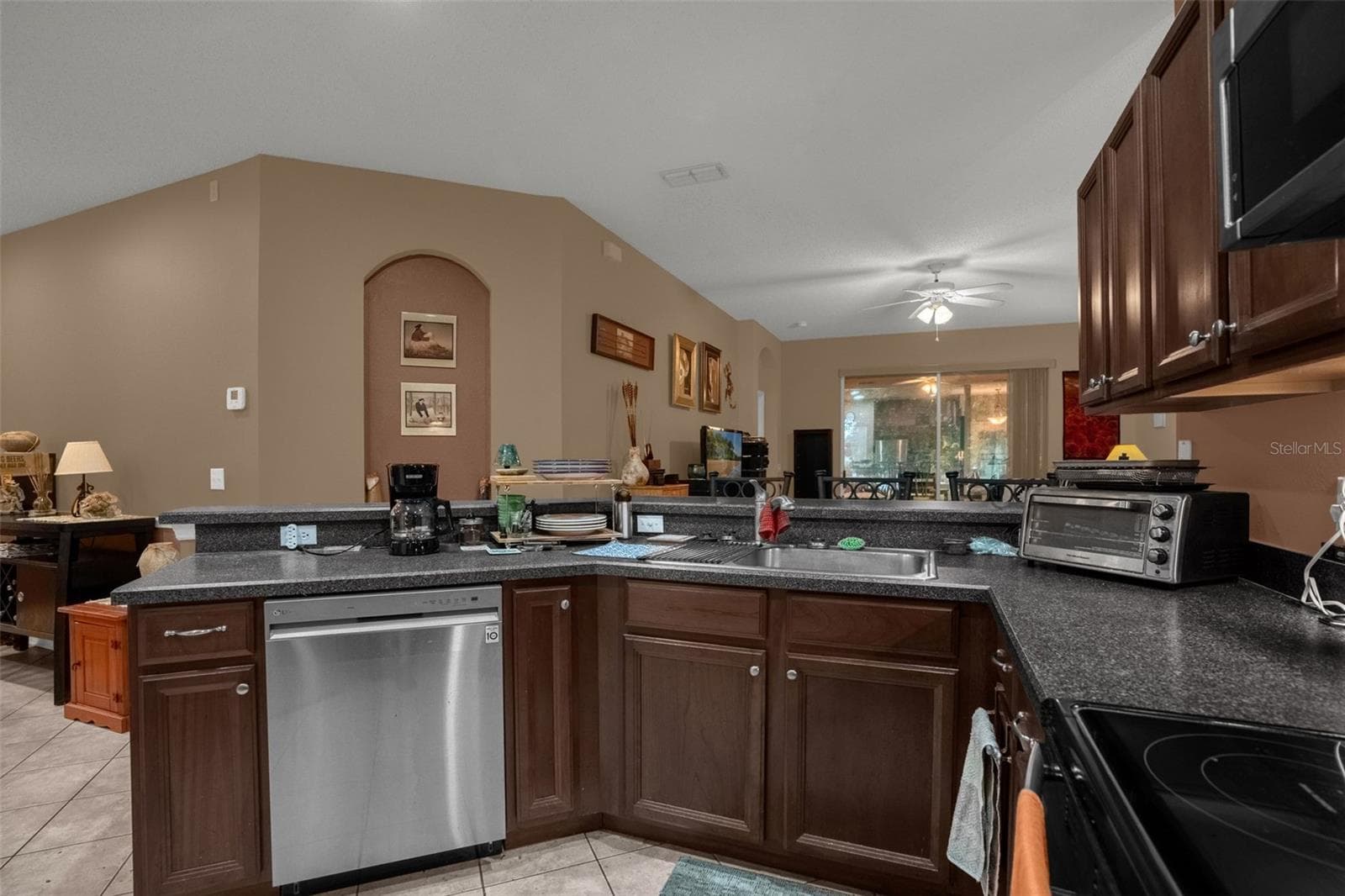Single Family Residence at 8002 SAINT ANDREWS WAY, MOUNT DORA, photo 13 of 31