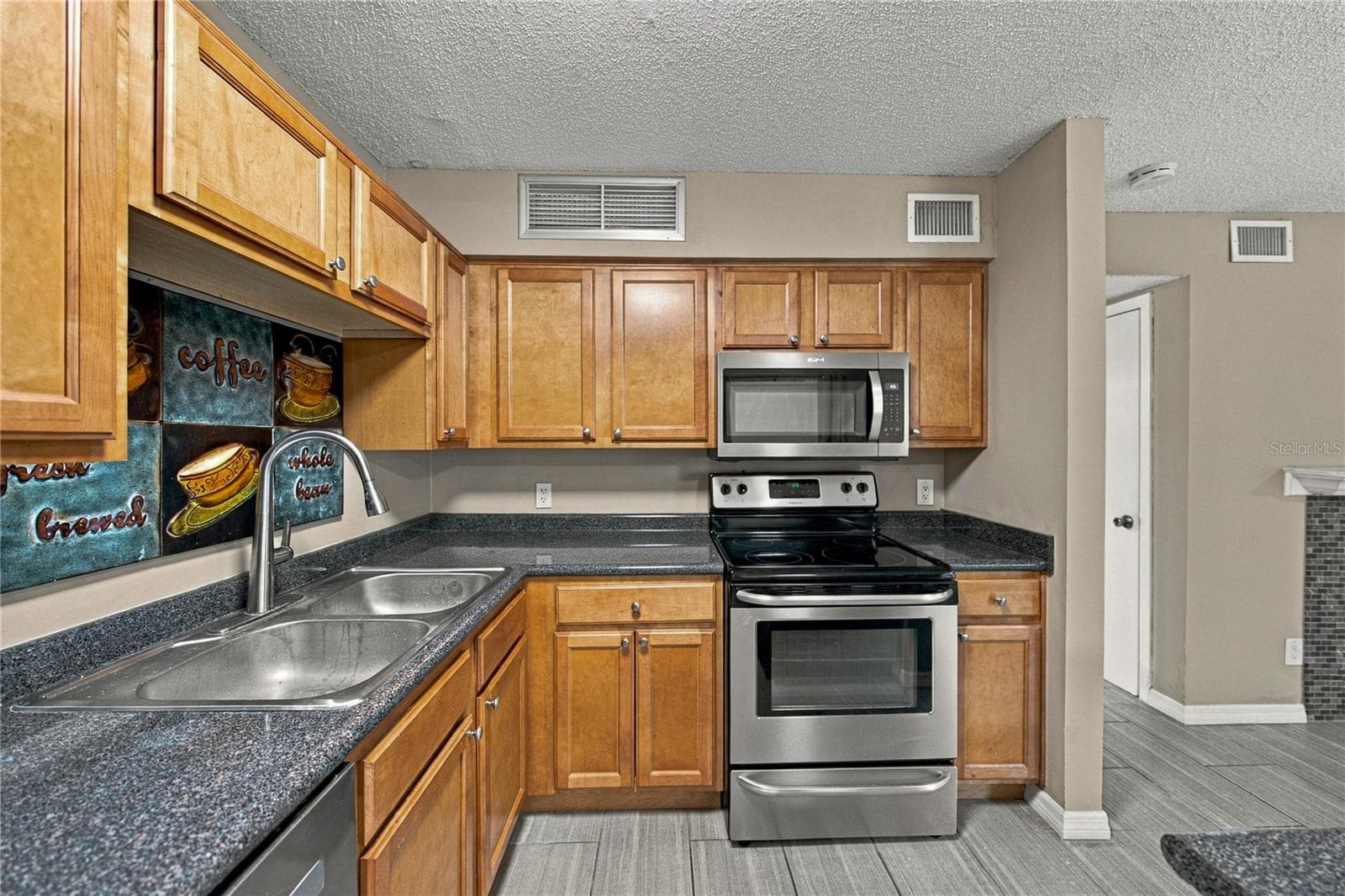 Condominium at 485 FORESTWAY CIR #101, ALTAMONTE SPRINGS, photo 4 of 35