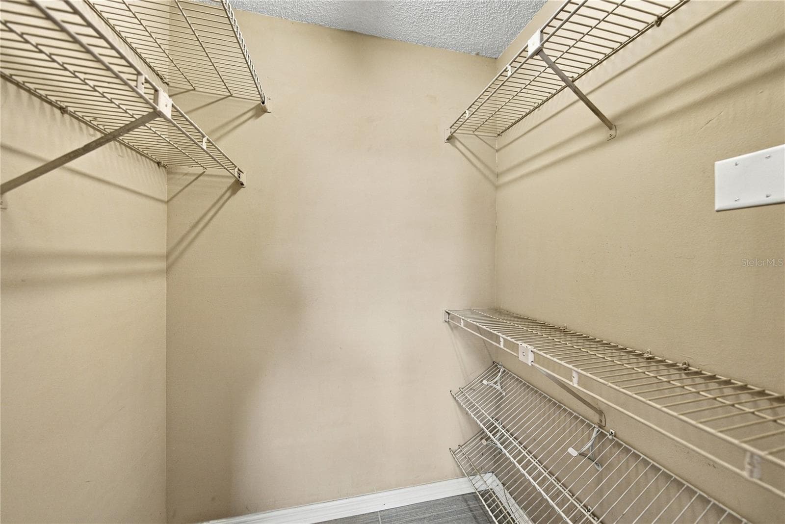 Walk in closet - 485 FORESTWAY CIR #101, ALTAMONTE SPRINGS