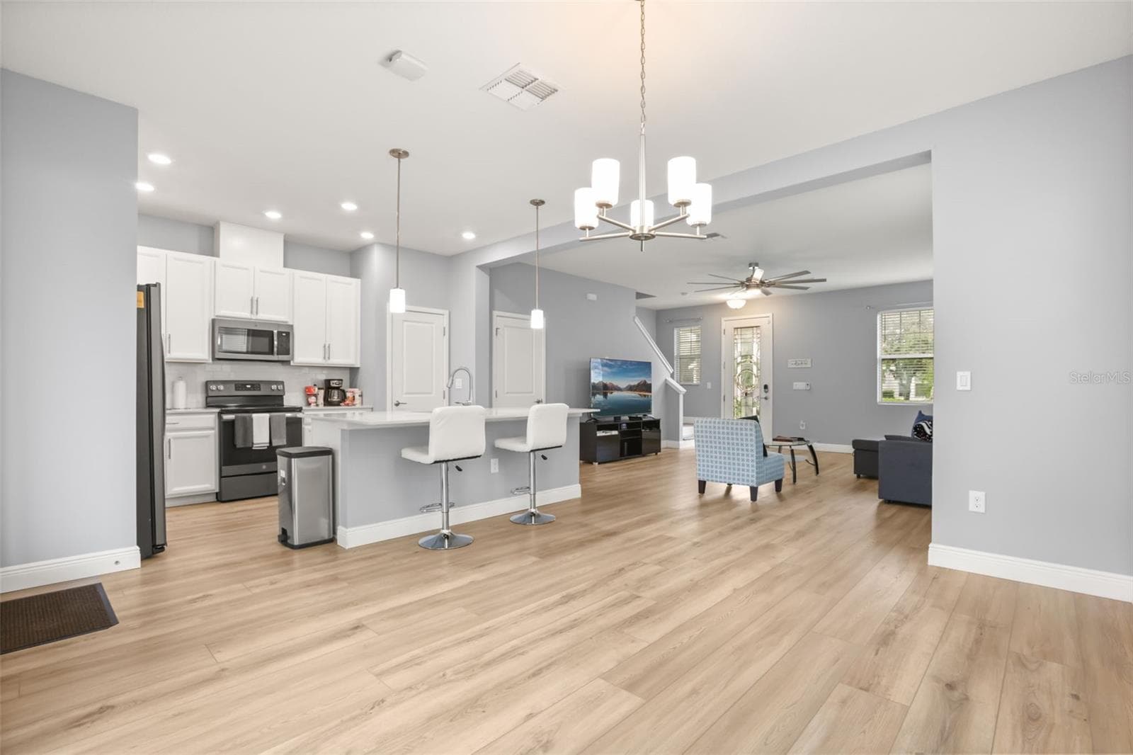 Single Family Residence at 154 WOODED VINE DR, WINTER SPRINGS, photo 6 of 48