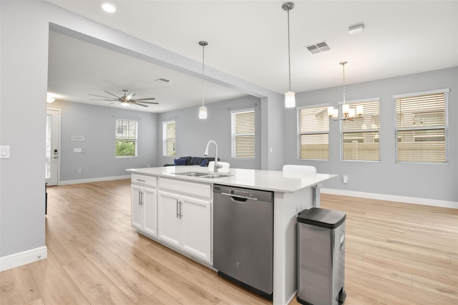 Single Family Residence at 154 WOODED VINE DR, WINTER SPRINGS, photo 9 of 48