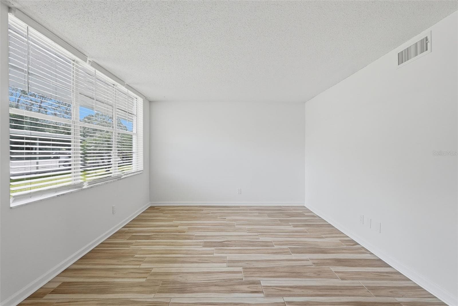 Condominium at 4720 LOCUST ST NE #120, ST PETERSBURG, photo 4 of 25