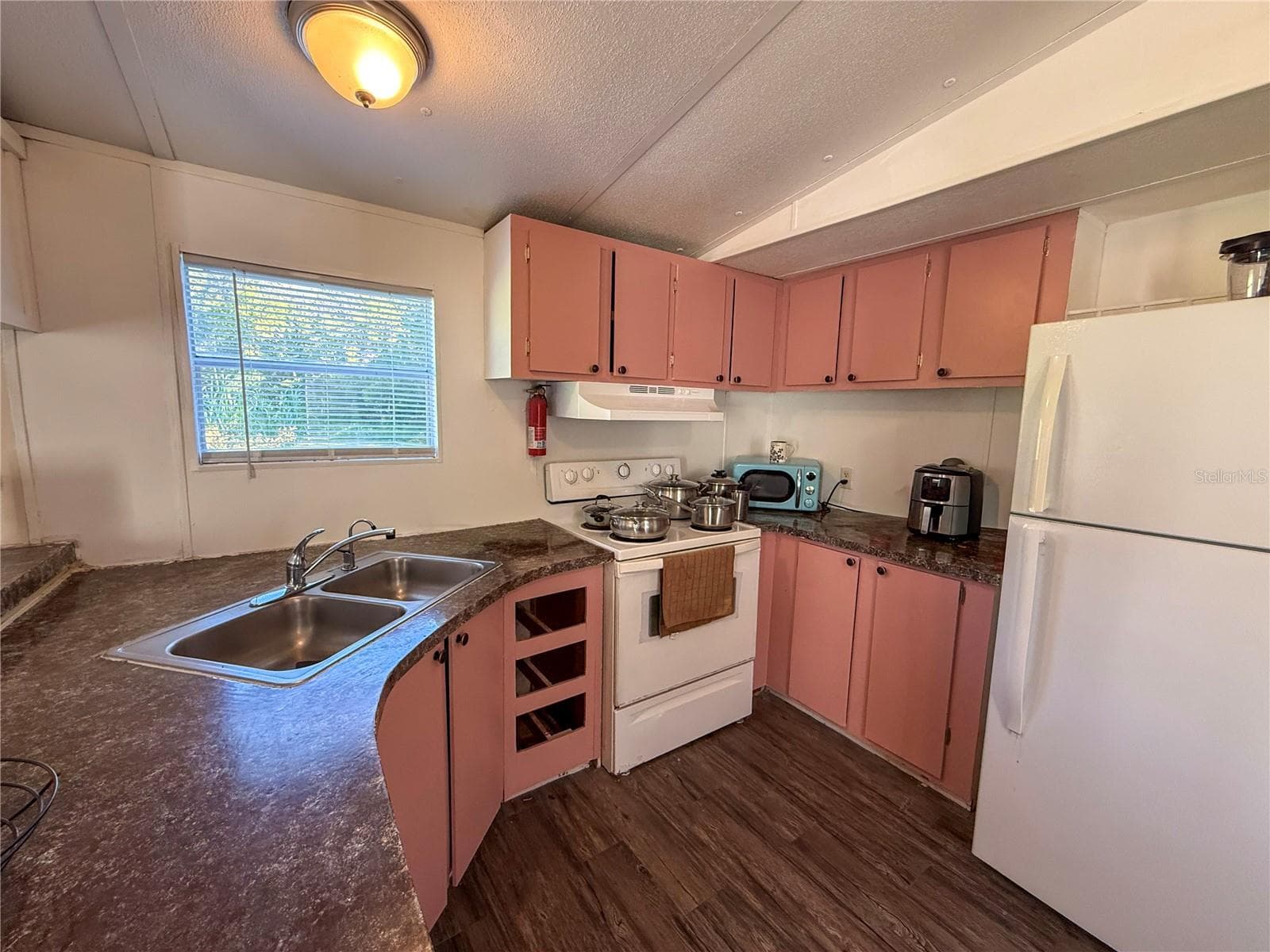 Manufactured Home at 24325 SW 46TH AVE, NEWBERRY, photo 9 of 24