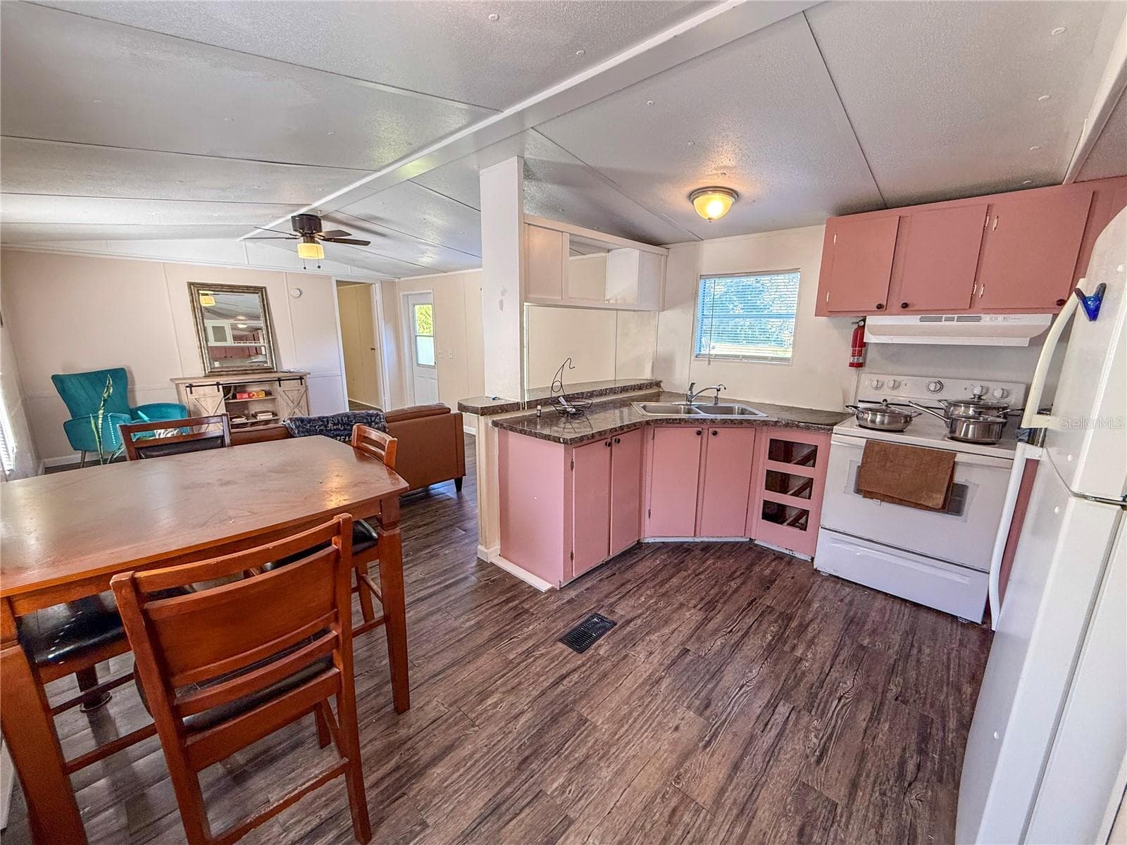 Manufactured Home at 24325 SW 46TH AVE, NEWBERRY, photo 10 of 24