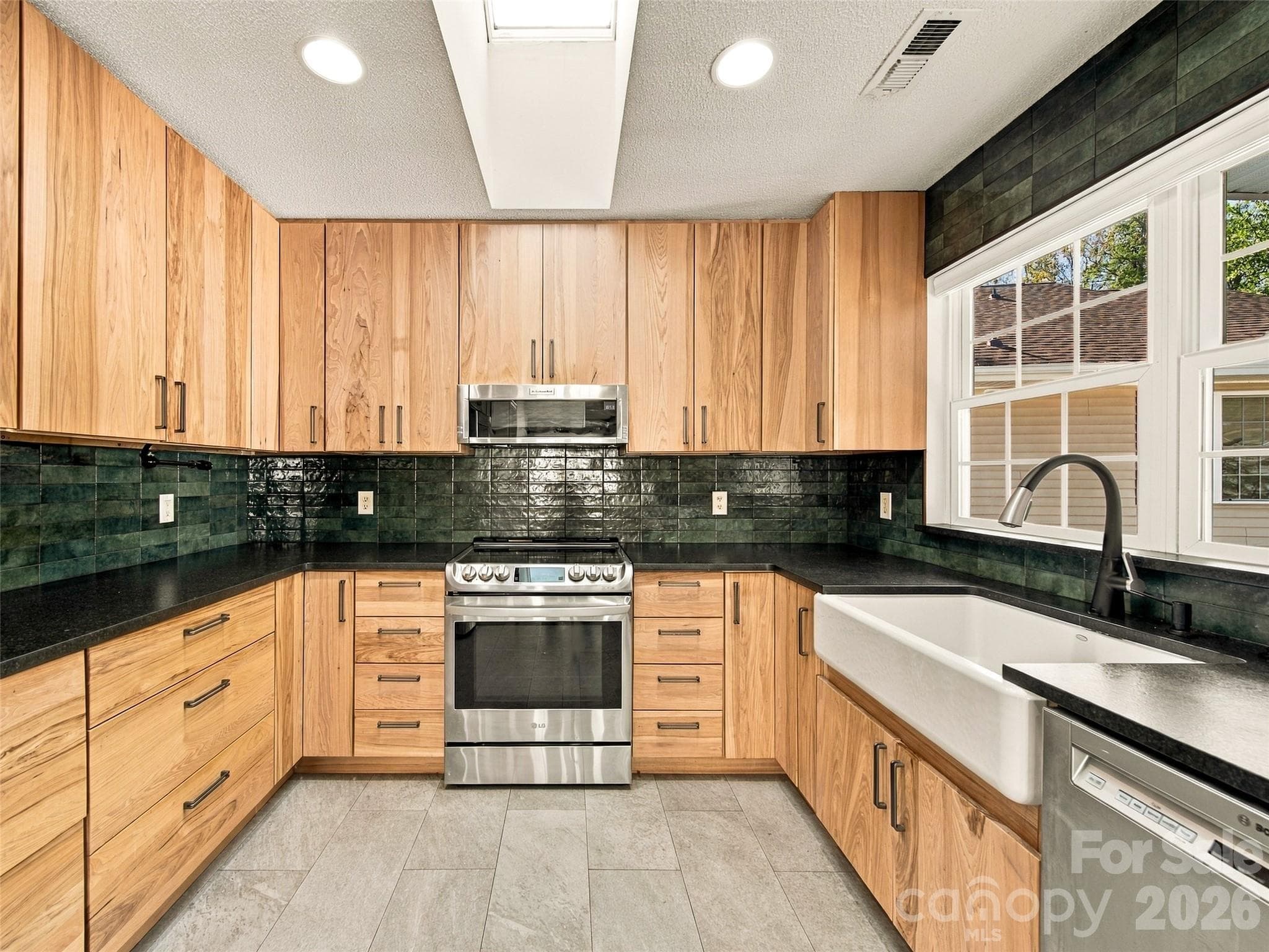 Wow - Kitchen - Hickory Cabinets, Honed Granite Countertops, Farm Sink, Tiled Backsplash, Stainless Steel Appliances and Skylight. - 317 Ewarts Hill Road, Hendersonville
