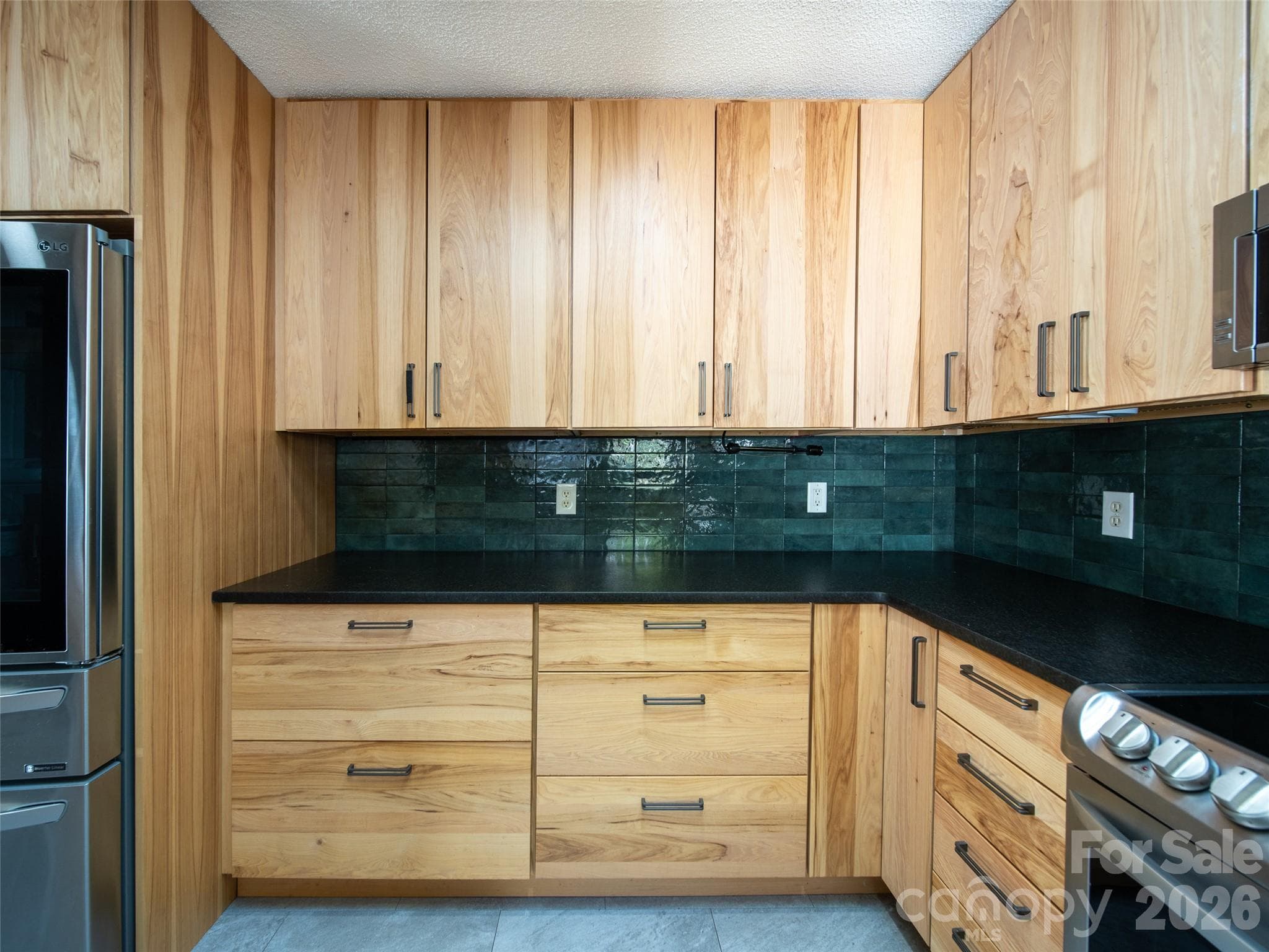 Deep Drawers, Lazy Susan's and More.. - 317 Ewarts Hill Road, Hendersonville