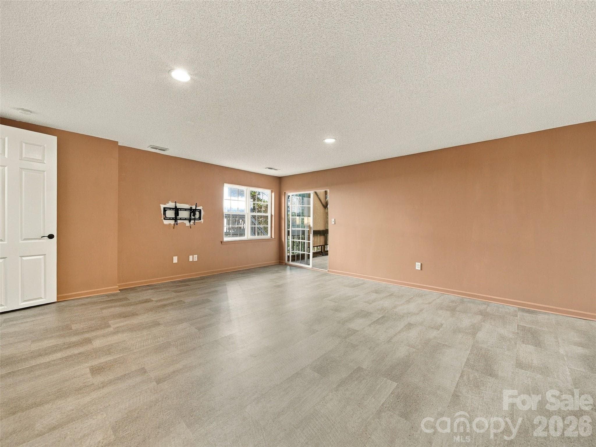 Family Room - 317 Ewarts Hill Road, Hendersonville