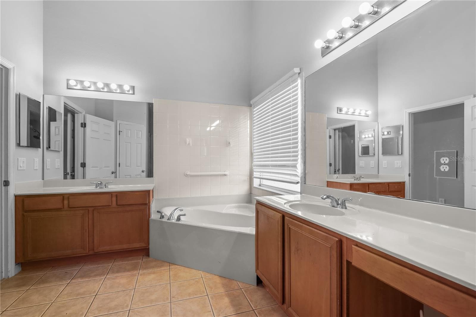 Single Family Residence at 2264 VIEHMAN TRL, KISSIMMEE, photo 16 of 18