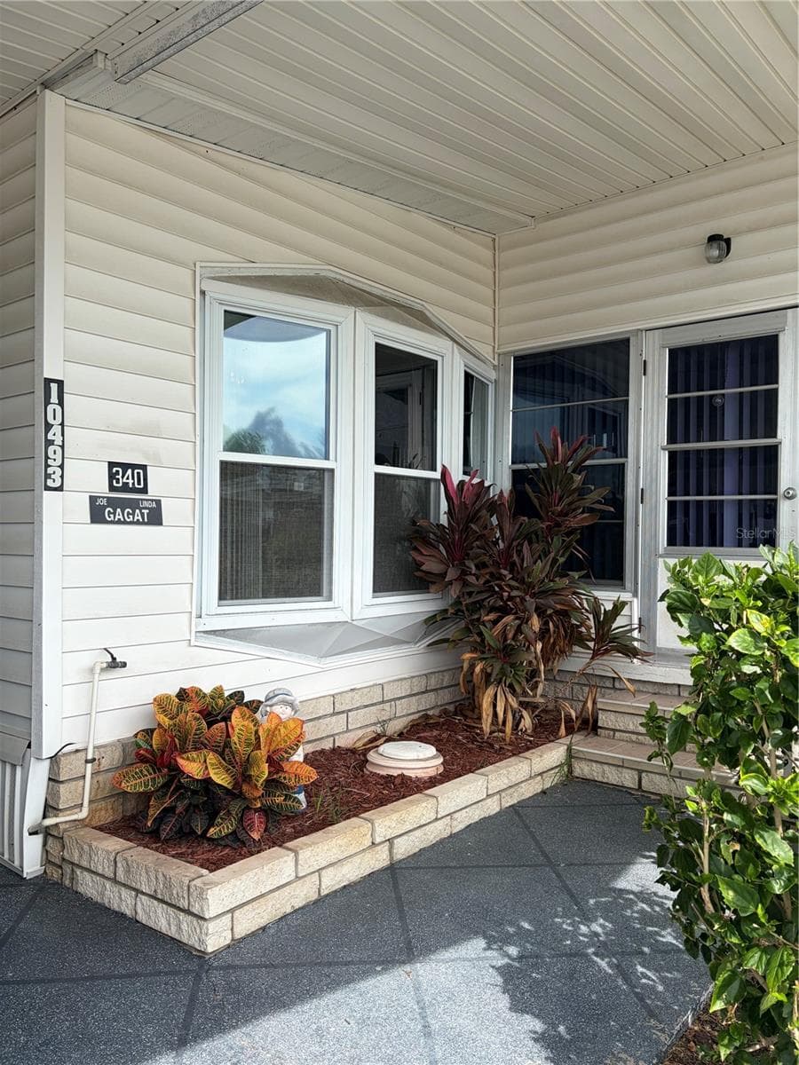 Mobile Home at 10493 PEACEFUL DR, LARGO, photo 2 of 32