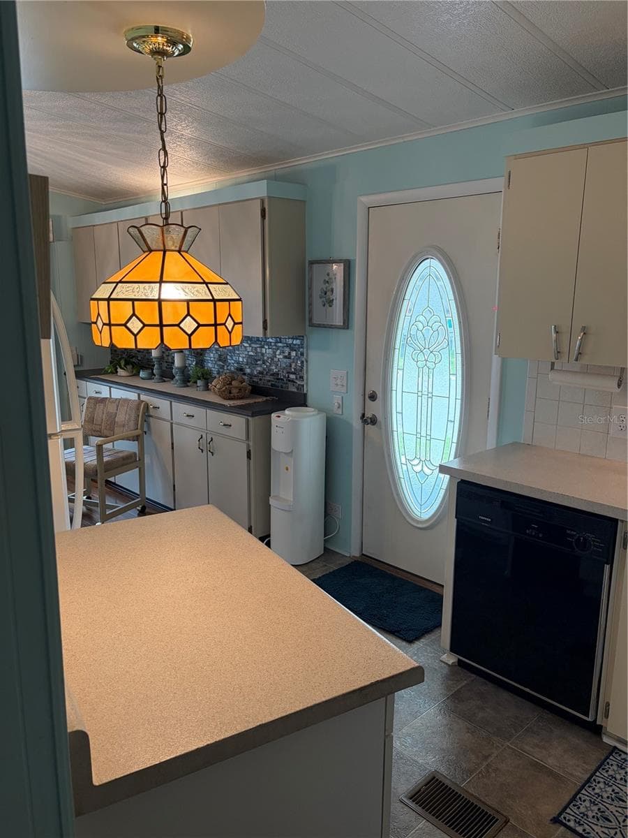 Mobile Home at 10493 PEACEFUL DR, LARGO, photo 17 of 32