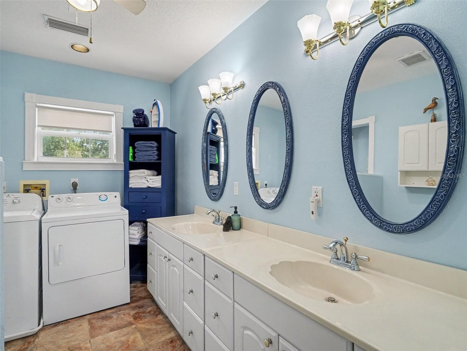 Primary bedroom with laundry - 1529 1ST AVE W, BRADENTON