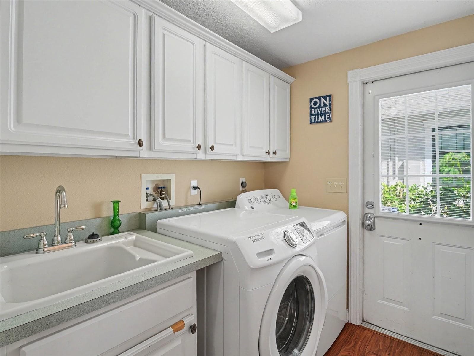 laundry room off kitchen - 1529 1ST AVE W, BRADENTON