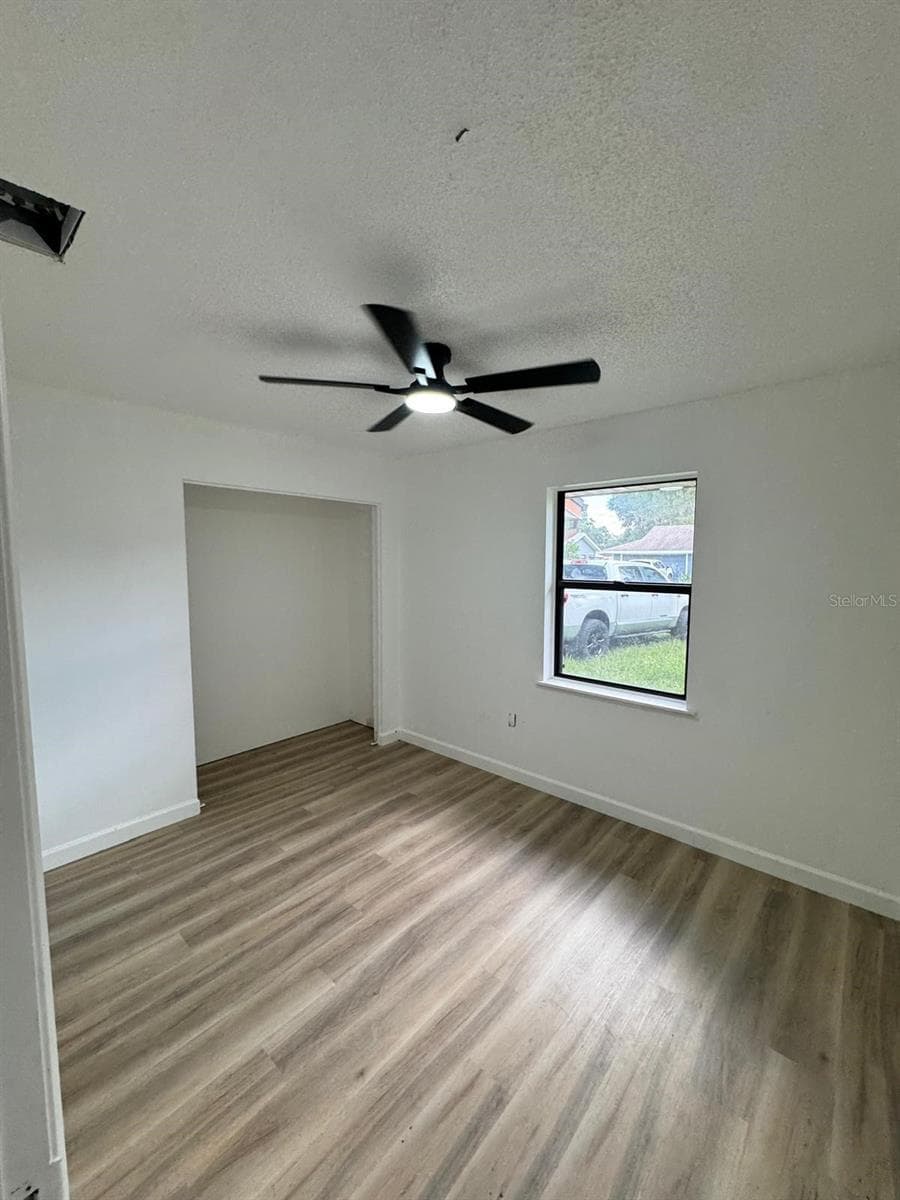 Single Family Residence at 5115 GREENGLEN LN, LAKELAND, photo 2 of 9