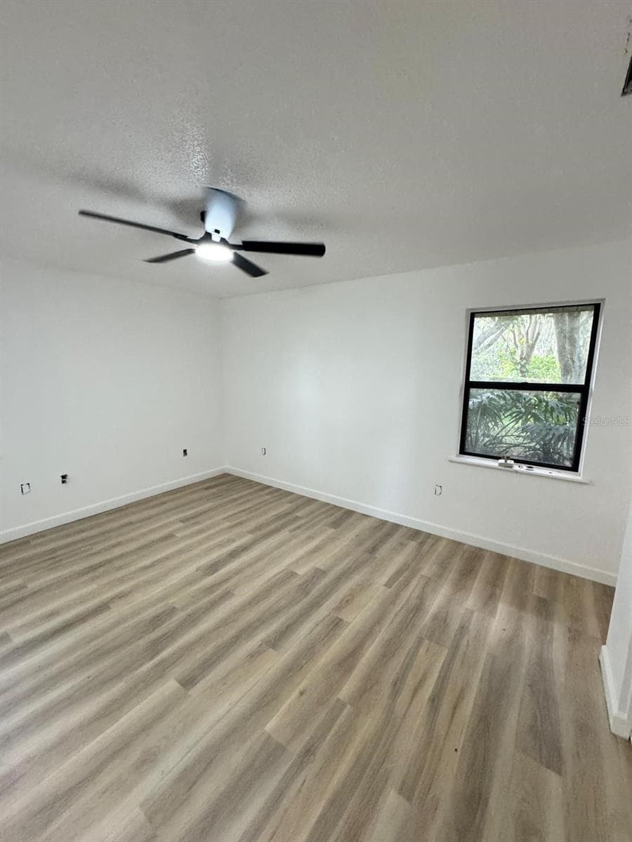 Single Family Residence at 5115 GREENGLEN LN, LAKELAND, photo 5 of 9