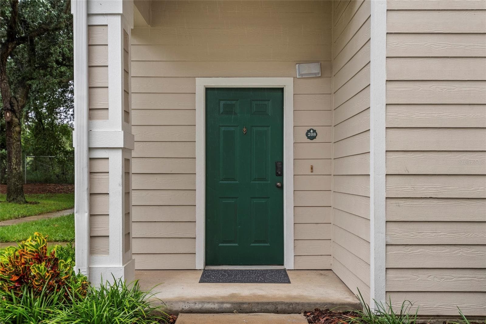 The front door has been freshly painted with the approved community color. Waiting on its new owner. - 1300 EASTERN PECAN PL #208, WINTER GARDEN