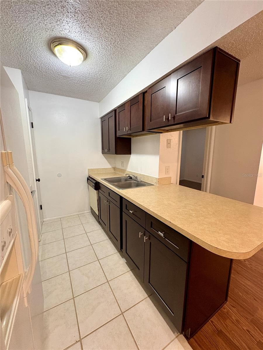 Condominium at 231 RED MAPLE PL #N/A, BRANDON, photo 3 of 7