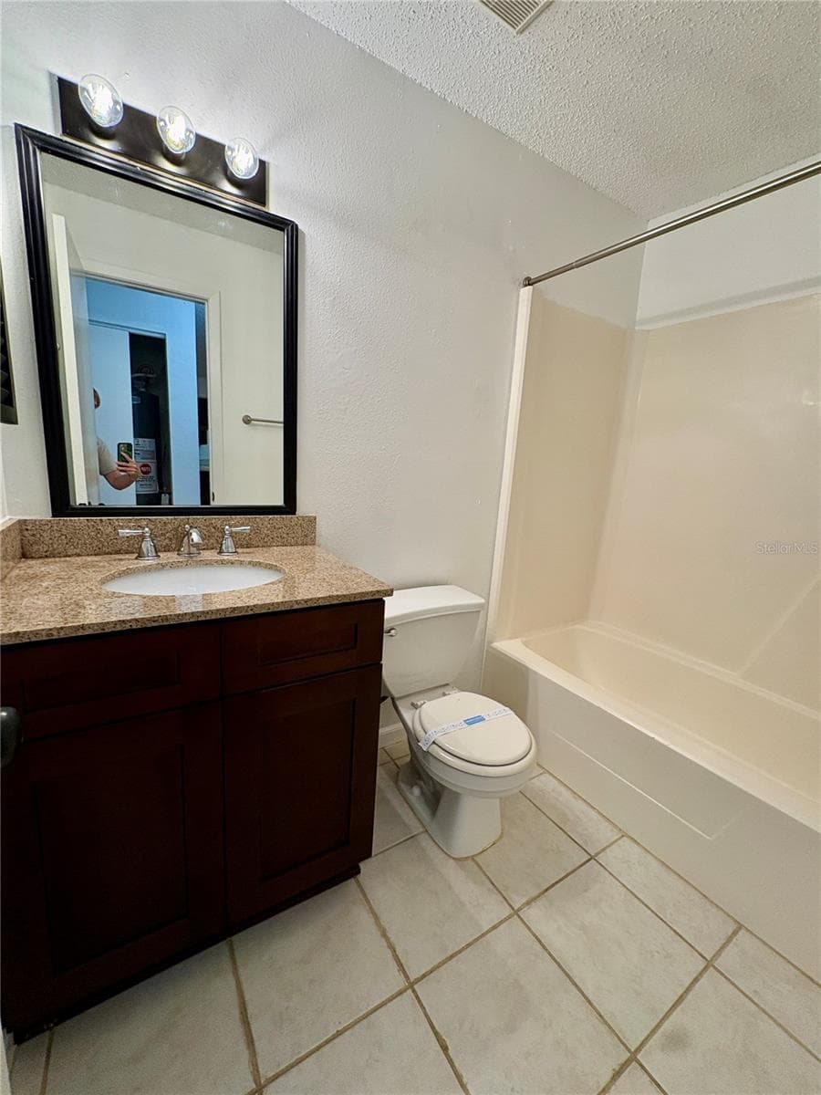 Condominium at 231 RED MAPLE PL #N/A, BRANDON, photo 5 of 7