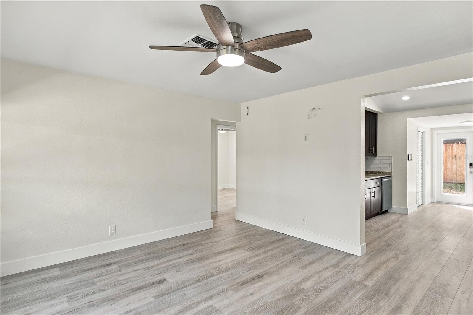 Single Family Residence at 39 HAMILTON HEATH DR, TAMPA, photo 6 of 32