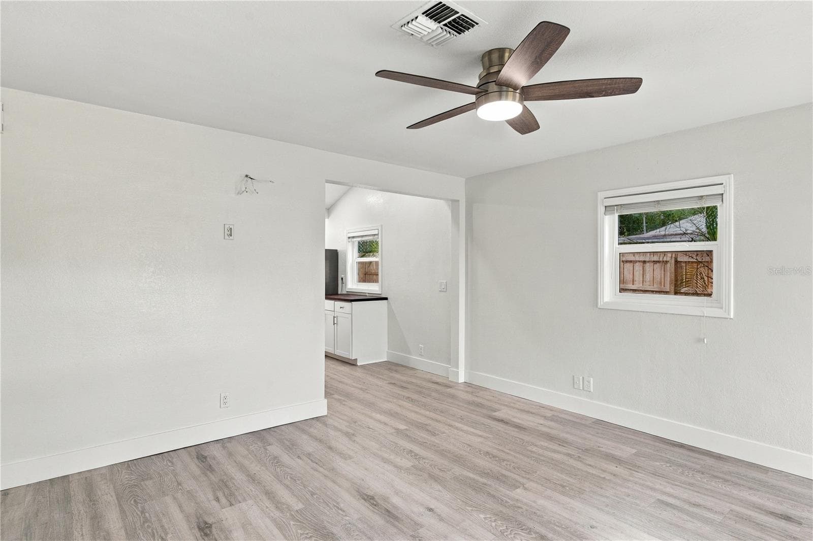 Single Family Residence at 39 HAMILTON HEATH DR, TAMPA, photo 8 of 32