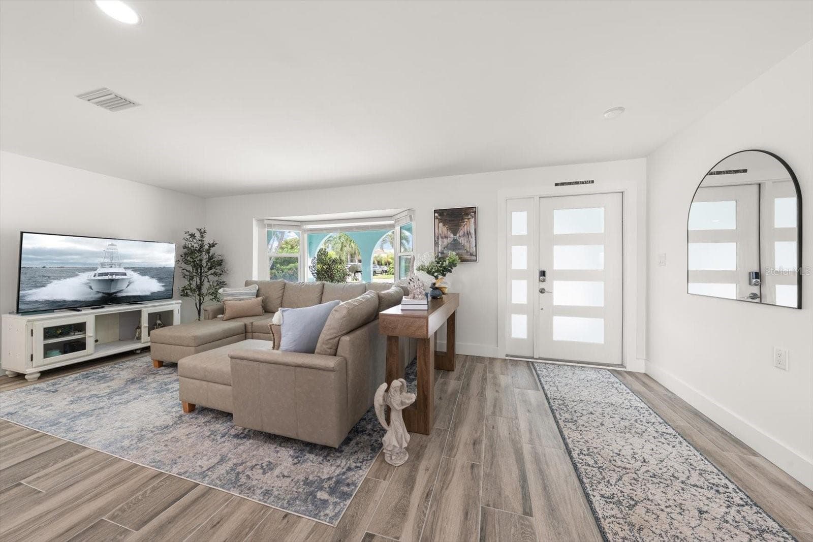 Entry / Living Room - 650 64TH AVE, ST PETE BEACH