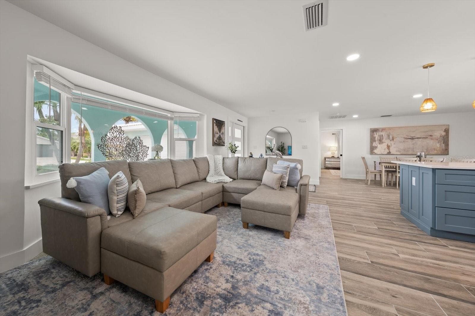 Living Room - 650 64TH AVE, ST PETE BEACH
