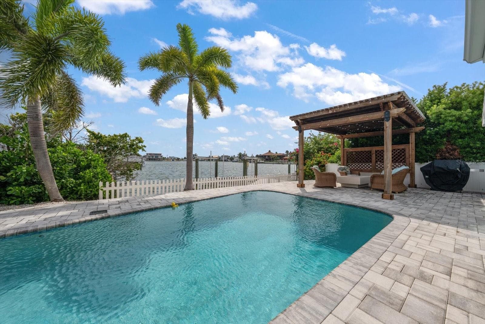 Large Swimming Pool - 650 64TH AVE, ST PETE BEACH