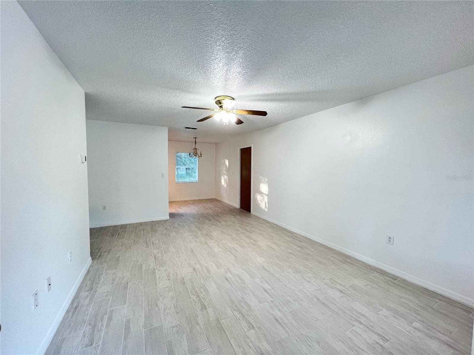 Single Family Residence at 33 LAKEVIEW CT, MASCOTTE, photo 5 of 22