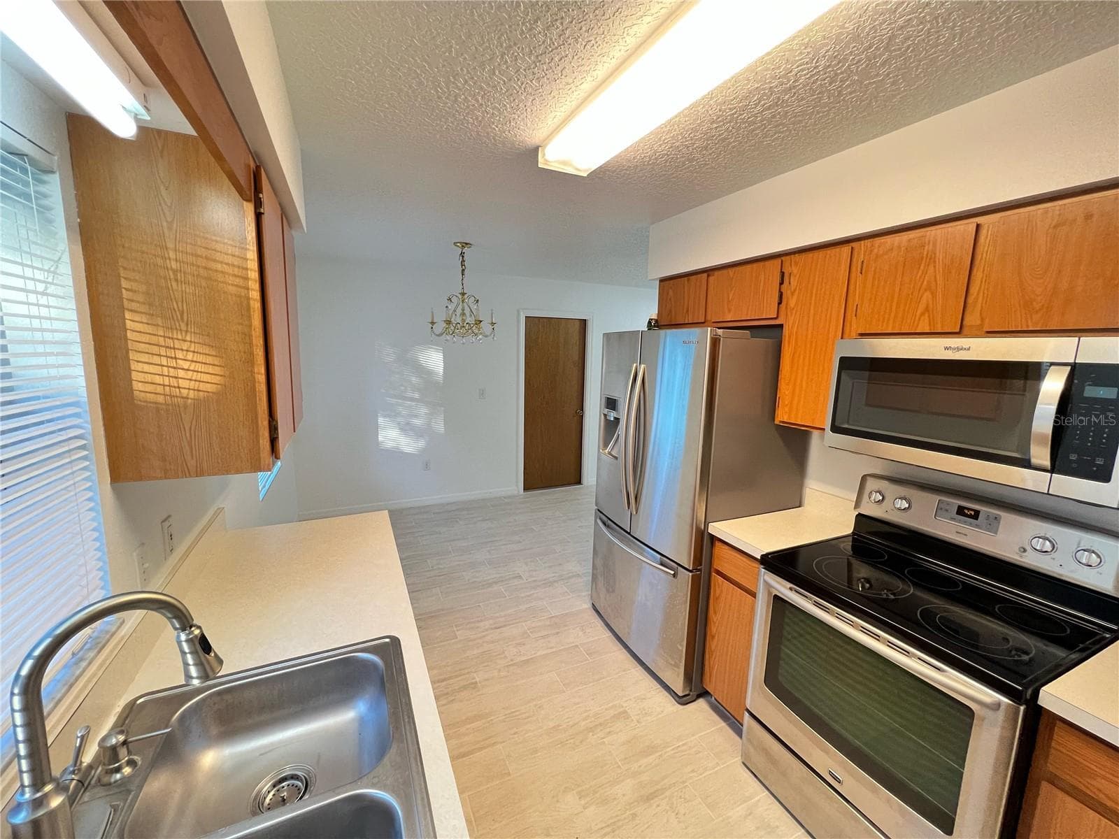Single Family Residence at 33 LAKEVIEW CT, MASCOTTE, photo 7 of 22