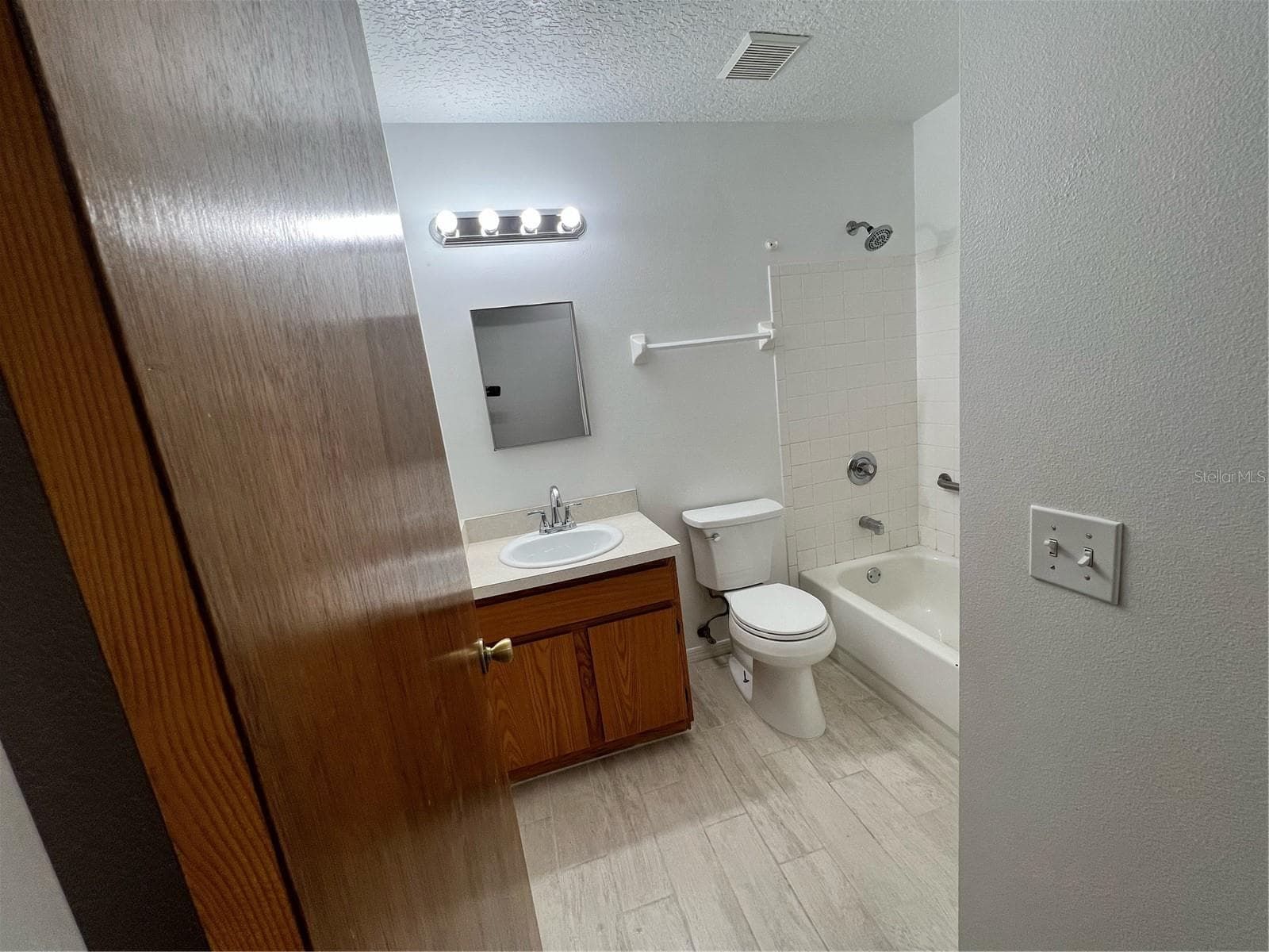Single Family Residence at 33 LAKEVIEW CT, MASCOTTE, photo 13 of 22